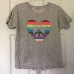 💝OLD NAVY Rainbow Heart T-Shirt w/ front Pocket💝
